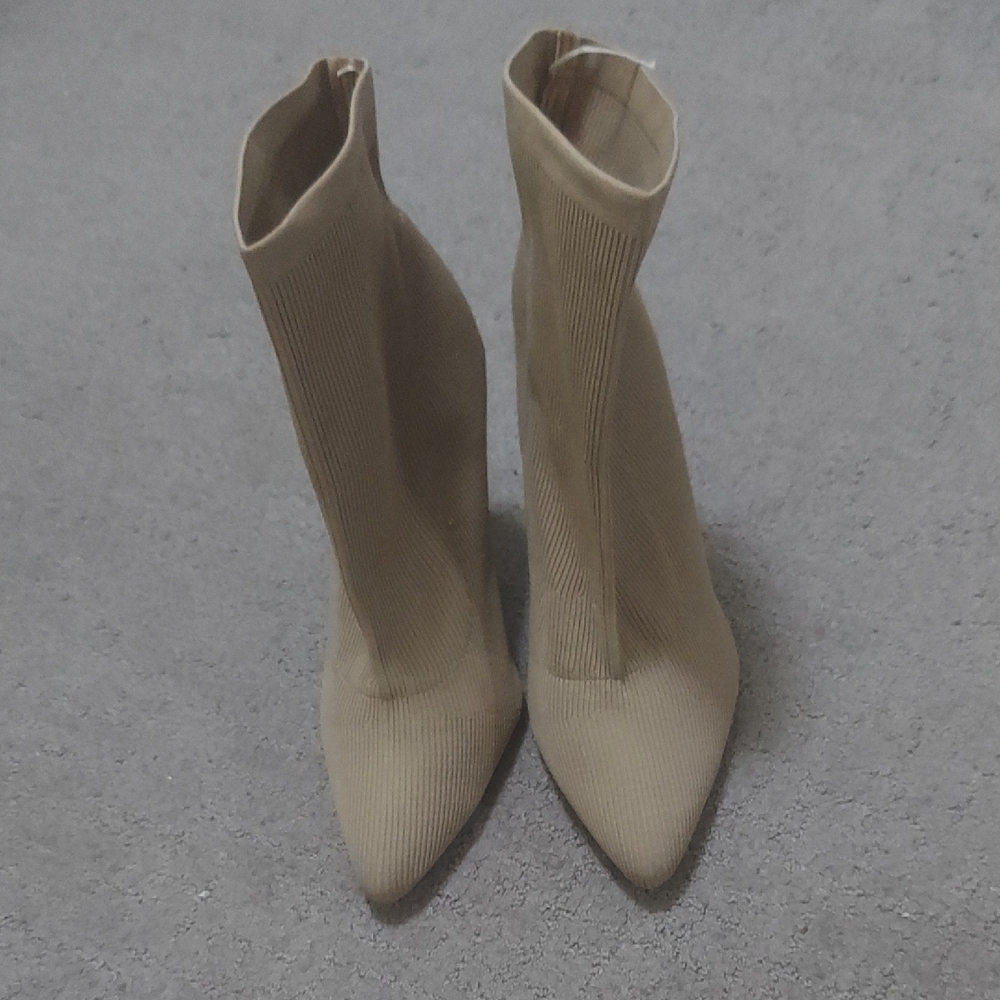 Elegant Tan Women's Boots